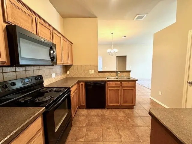 Photo 7 — 9500 SW 25th Street, Oklahoma City, OK 73128