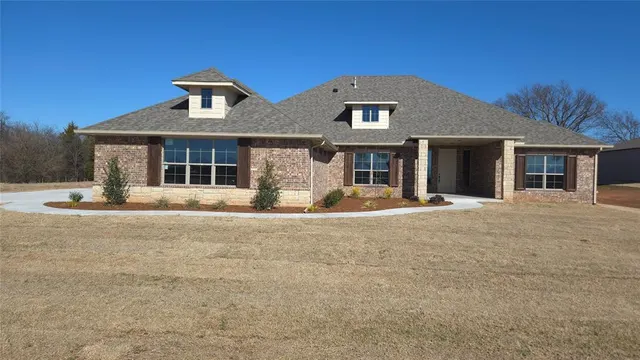 Front exterior — 10008 Gentry Crossing, Oklahoma City, OK 73169