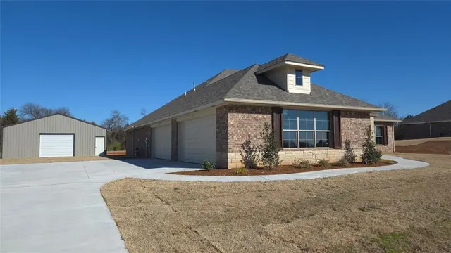 Photo 2 — 10008 Gentry Crossing, Oklahoma City, OK 73169