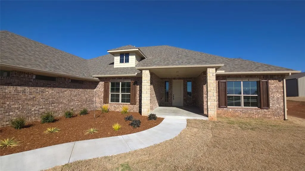 Photo 3 — 10008 Gentry Crossing, Oklahoma City, OK 73169