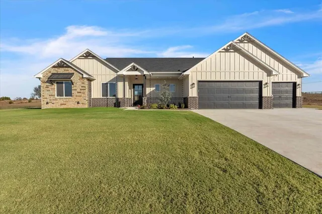 Photo 2 — 900 Meadow Park #29 Road, Guthrie, OK 73044