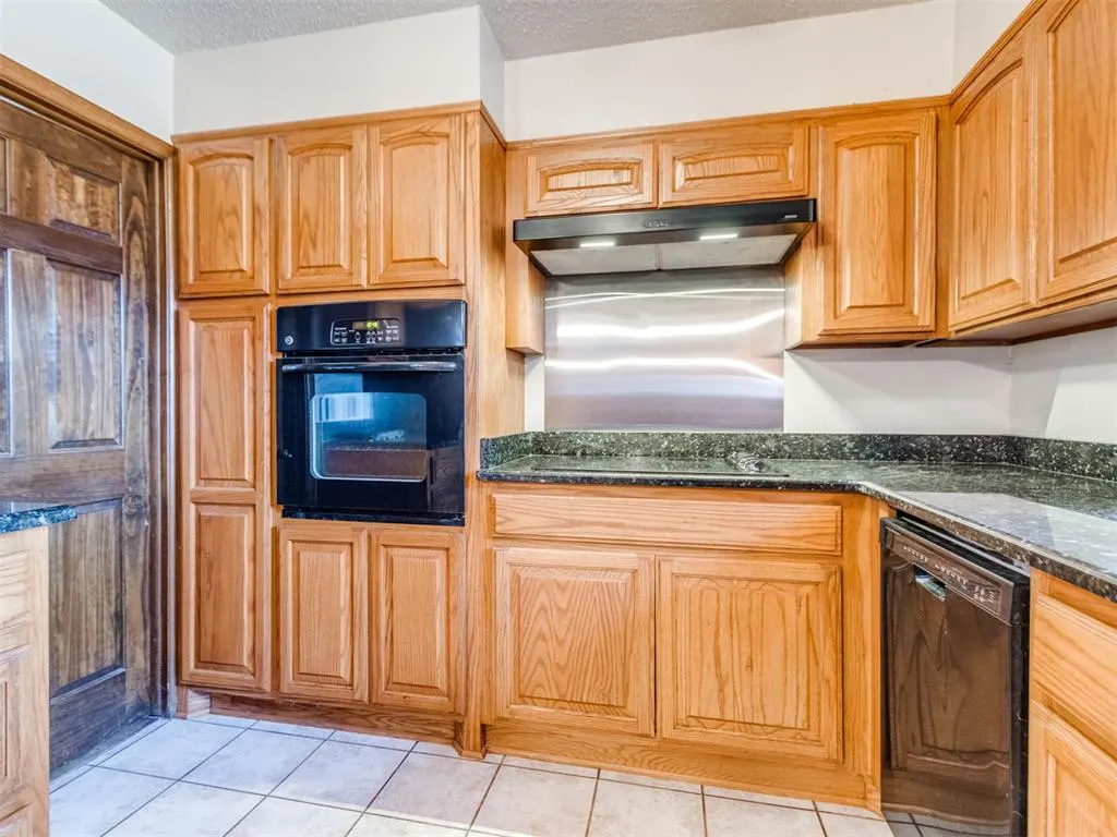 Photo 7 — 3704 N Riverside Drive, Bethany, OK 73008