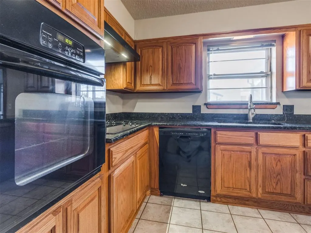 Photo 8 — 3704 N Riverside Drive, Bethany, OK 73008