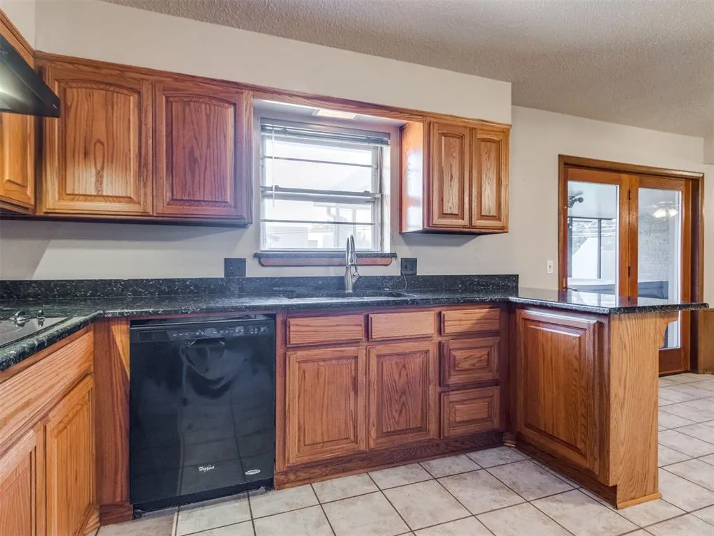 Photo 9 — 3704 N Riverside Drive, Bethany, OK 73008