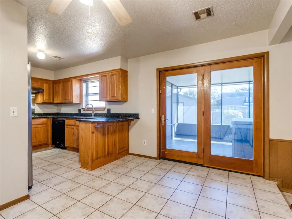 Photo 10 — 3704 N Riverside Drive, Bethany, OK 73008