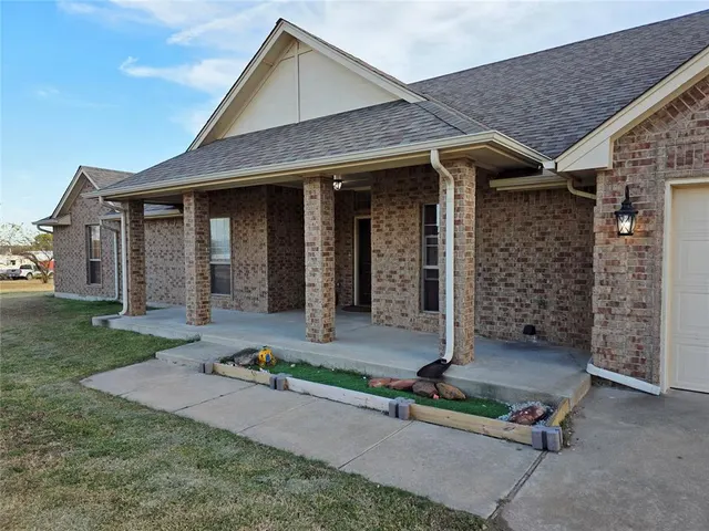 Photo 2 — 4040 Lonetree Drive, Edmond, OK 73025