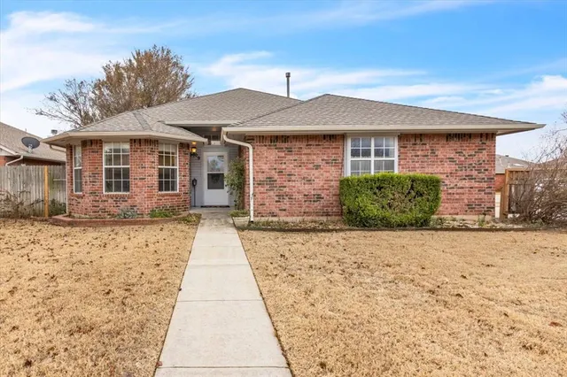 Front exterior — 409 Whitehouse Lane, Edmond, OK 73003