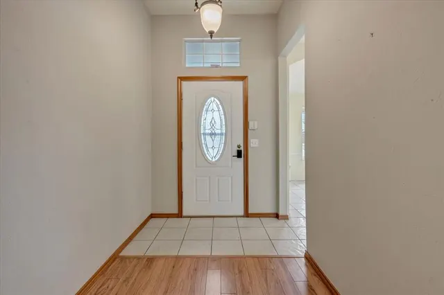 Photo 3 — 409 Whitehouse Lane, Edmond, OK 73003