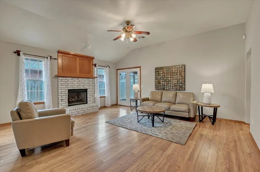 Photo 6 — 409 Whitehouse Lane, Edmond, OK 73003