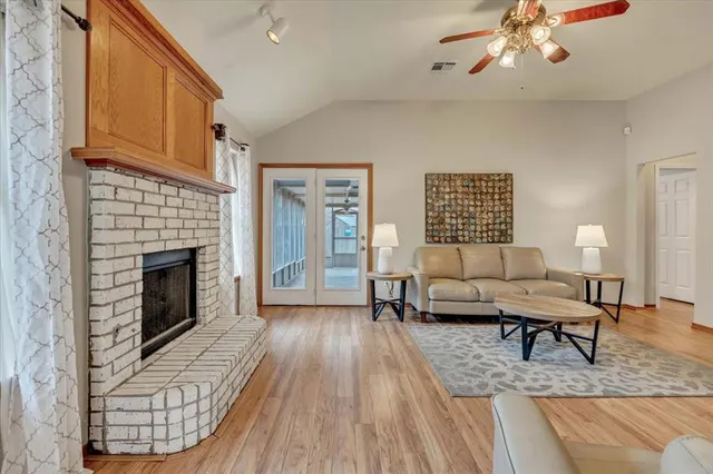 Photo 7 — 409 Whitehouse Lane, Edmond, OK 73003