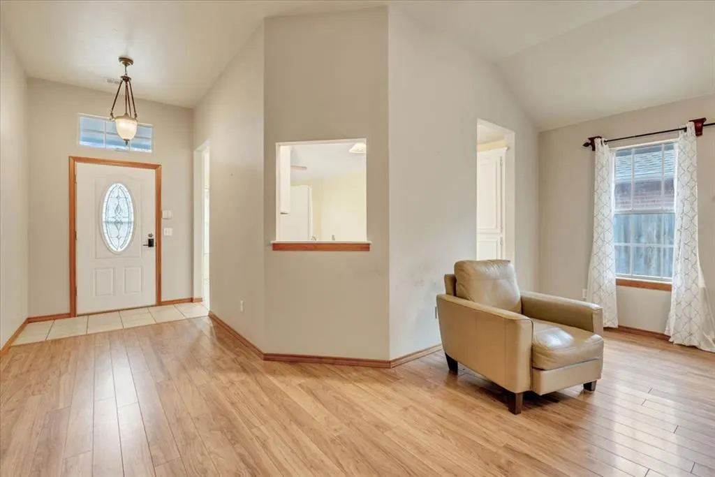Photo 8 — 409 Whitehouse Lane, Edmond, OK 73003