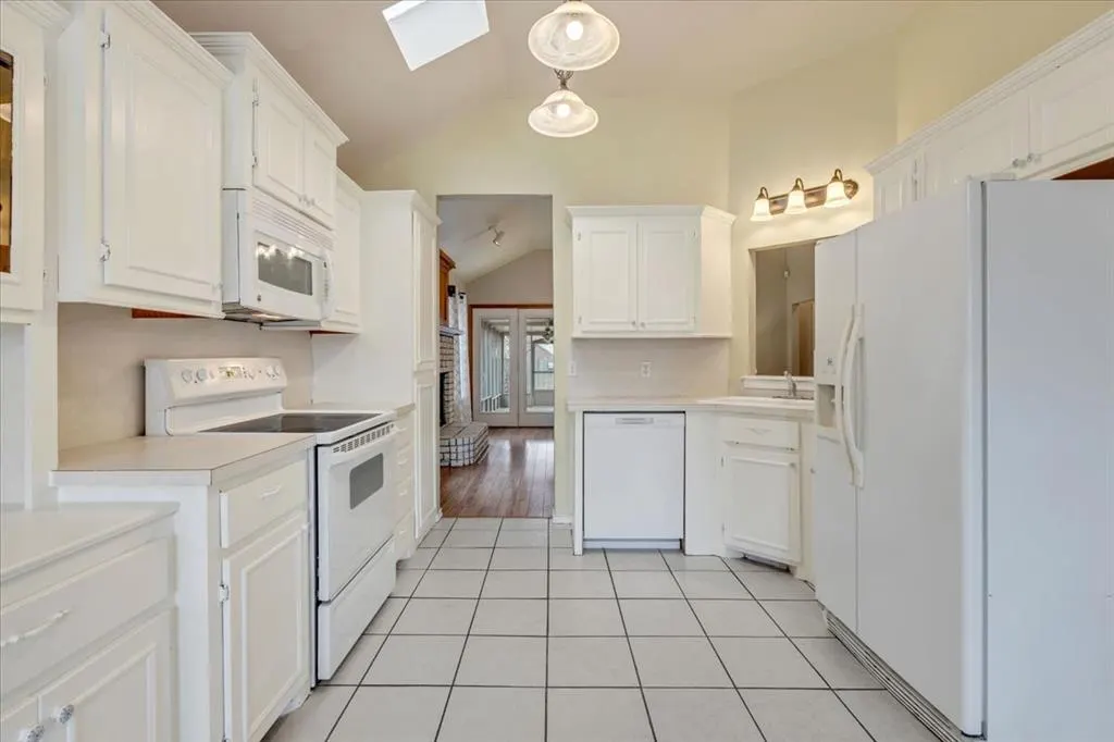 Photo 9 — 409 Whitehouse Lane, Edmond, OK 73003