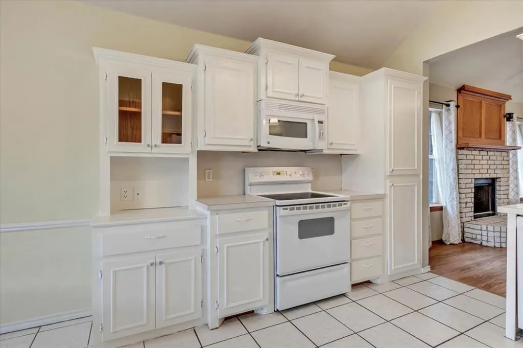 Photo 11 — 409 Whitehouse Lane, Edmond, OK 73003