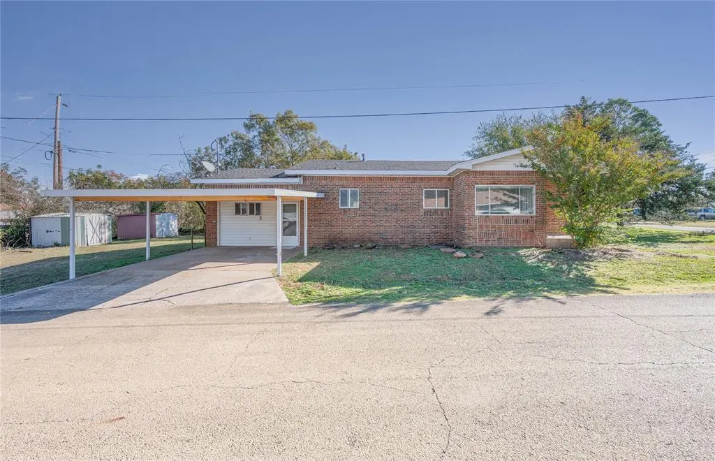 Front exterior — 200 E Green Street, Meeker, OK 74855