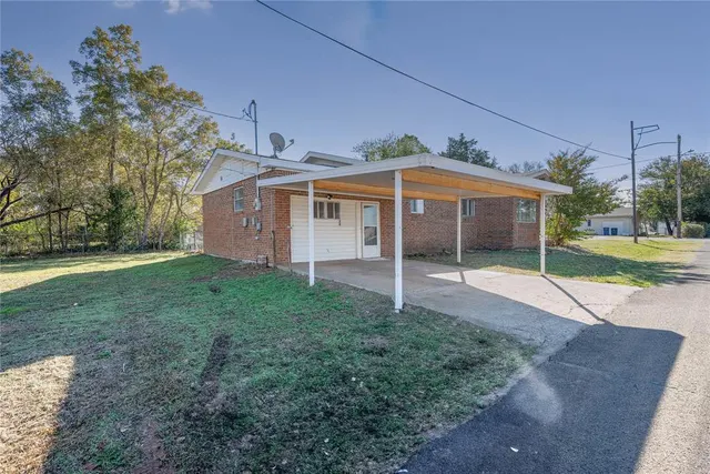 Photo 2 — 200 E Green Street, Meeker, OK 74855