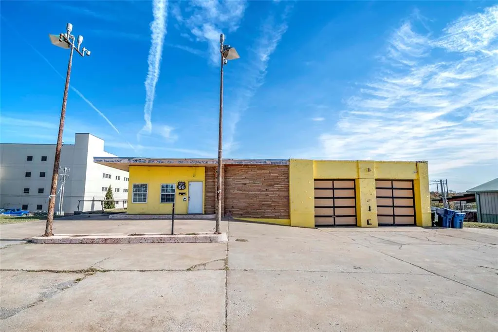 Front exterior — 1100 Manvel Avenue, Chandler, OK 74834