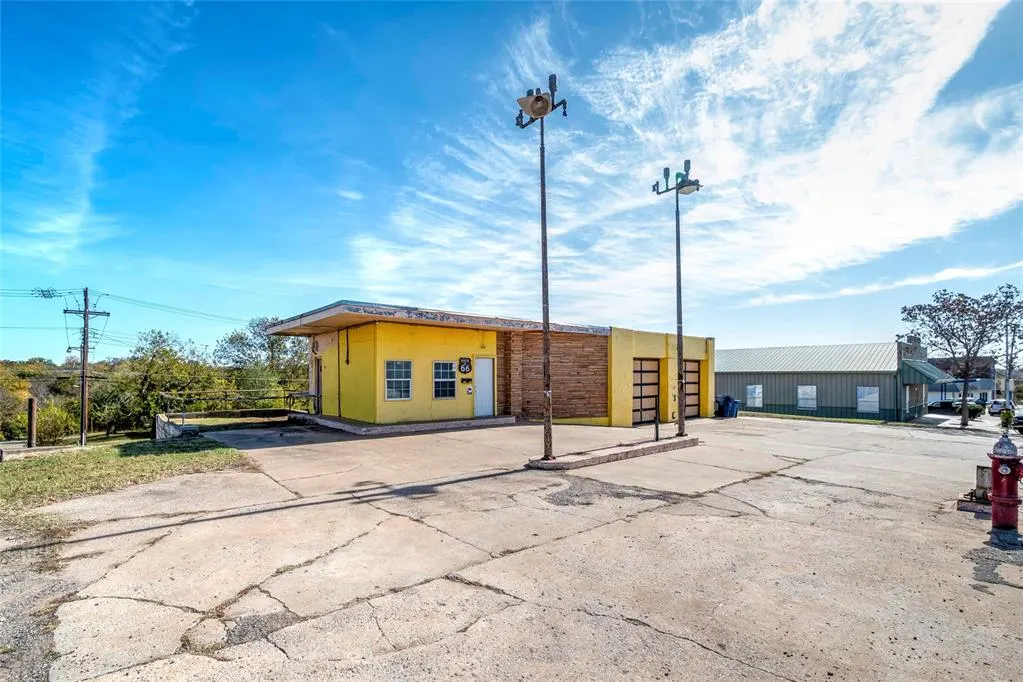 Photo 3 — 1100 Manvel Avenue, Chandler, OK 74834