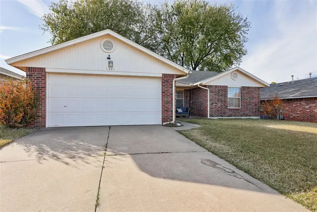 Photo 3 — 1301 Grand Manor, Midwest City, OK 73130