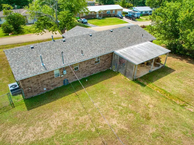 Photo 4 — 416 Donna Lane, Prague, OK 74864
