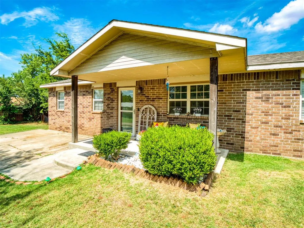 Photo 6 — 416 Donna Lane, Prague, OK 74864