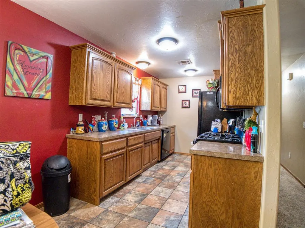 Photo 11 — 416 Donna Lane, Prague, OK 74864