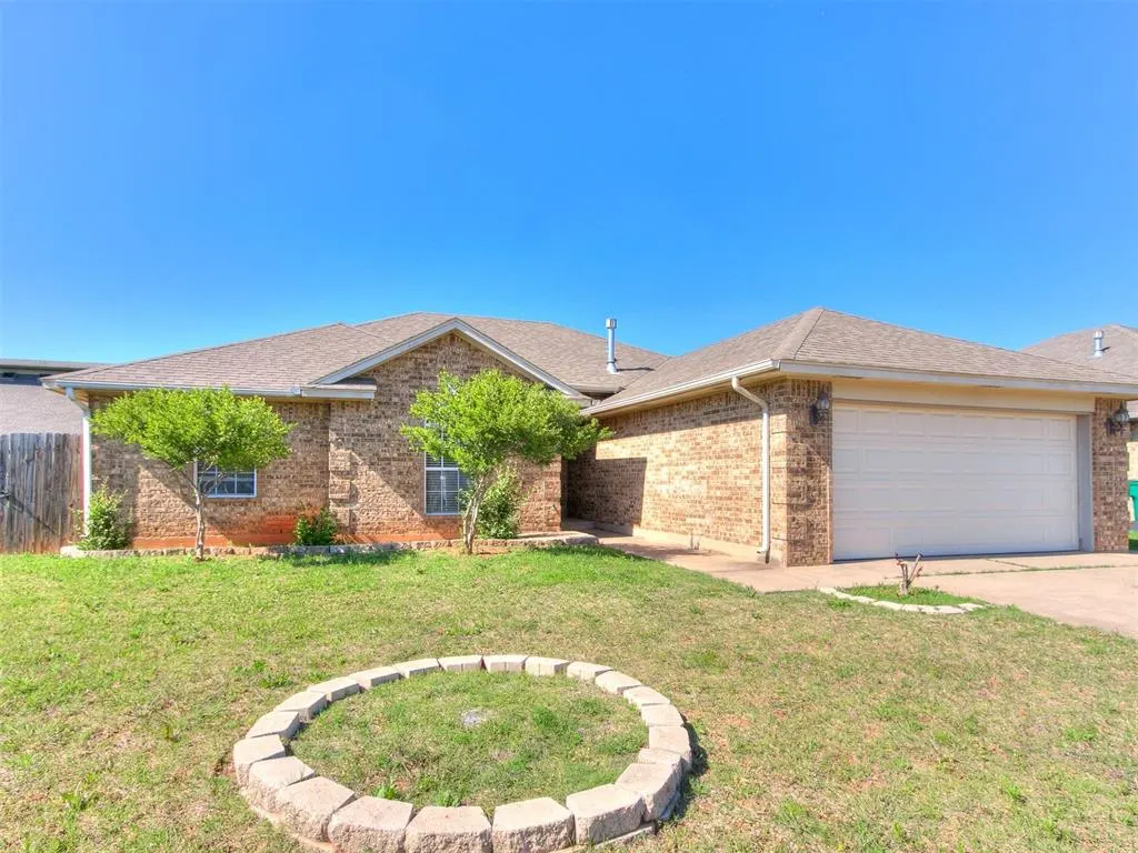 Photo 2 — 8233 Greer Way, Oklahoma City, OK 73132