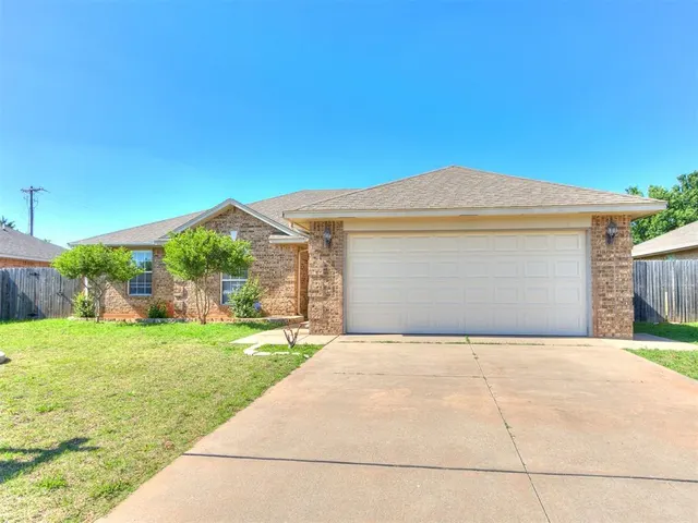 Photo 4 — 8233 Greer Way, Oklahoma City, OK 73132