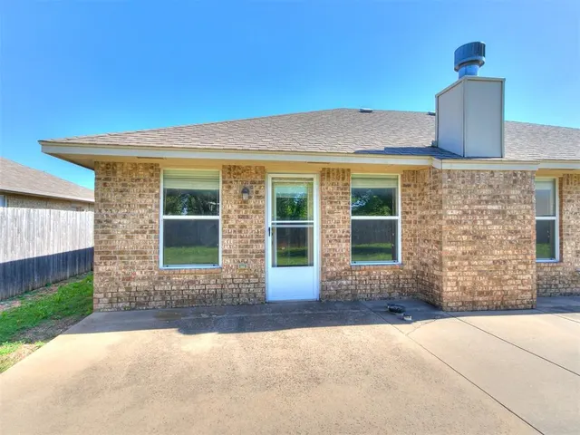 Photo 6 — 8233 Greer Way, Oklahoma City, OK 73132