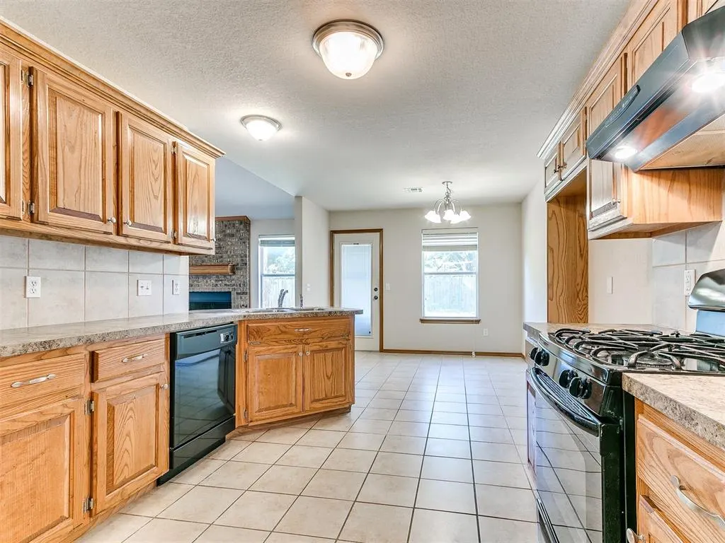 Photo 19 — 8233 Greer Way, Oklahoma City, OK 73132