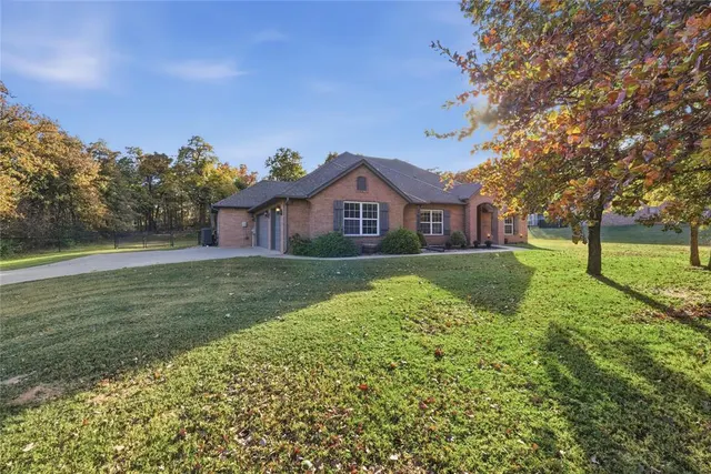 Photo 2 — 12920 Arbor Meadows Lane, Oklahoma City, OK 73165
