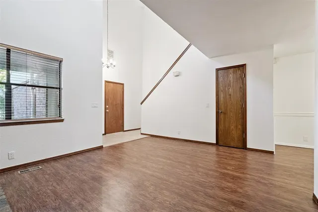 Photo 3 — 2908 Village Circle, Edmond, OK 73013