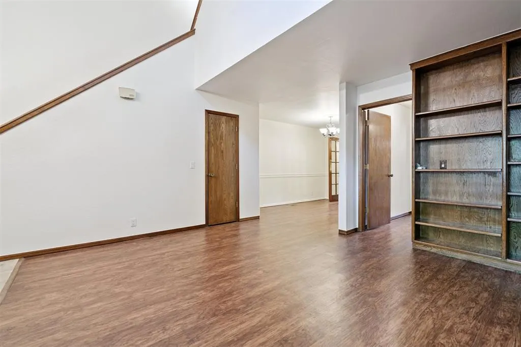 Photo 5 — 2908 Village Circle, Edmond, OK 73013