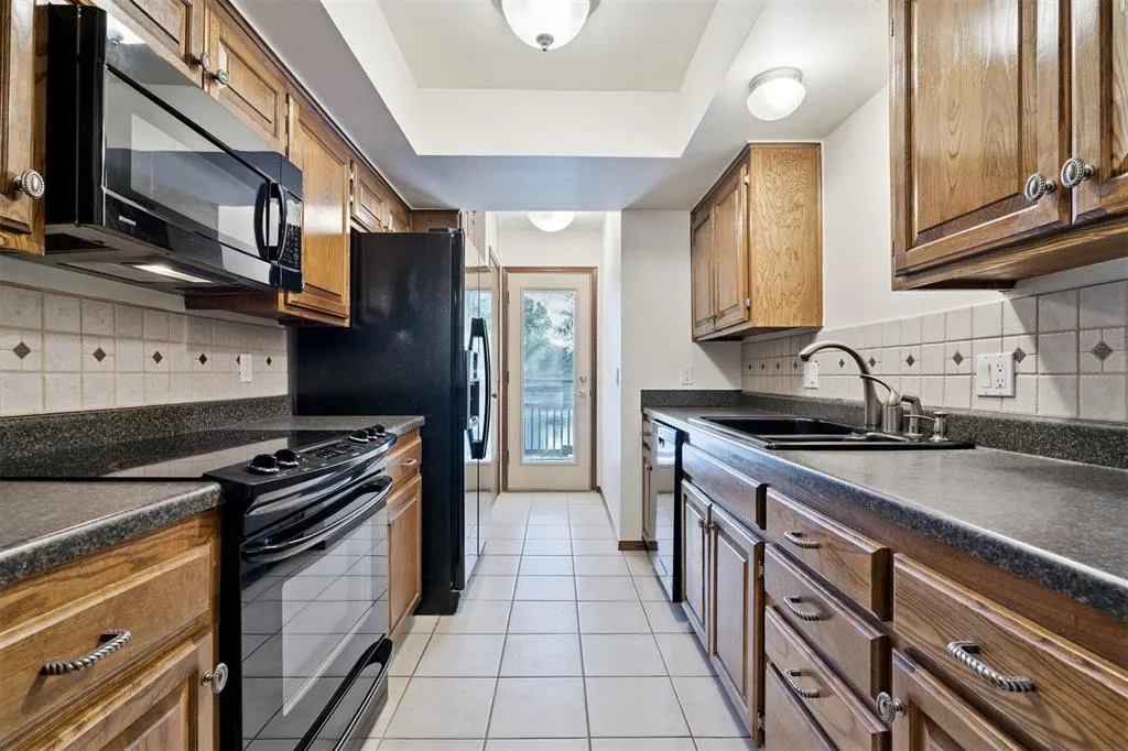 Photo 10 — 2908 Village Circle, Edmond, OK 73013