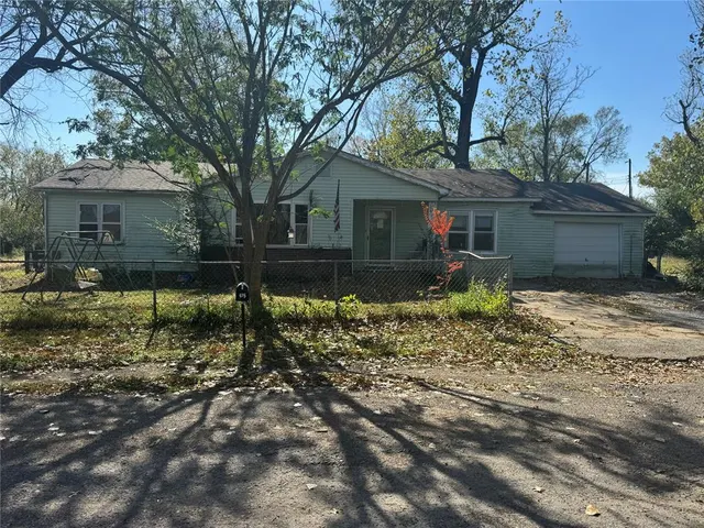 Photo 2 — 615 Marietta Street, Muskogee, OK 74401