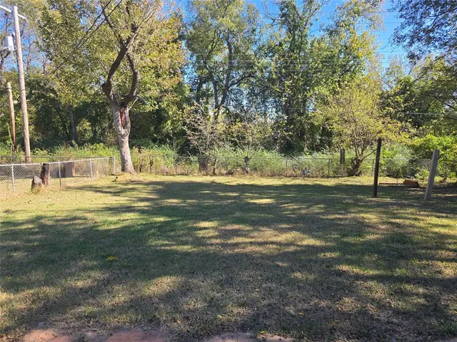 Photo 3 — 1307 Laverne Avenue, Shawnee, OK 74801