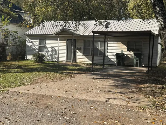 Photo 2 — 917 Walnut Street, Muskogee, OK 74403
