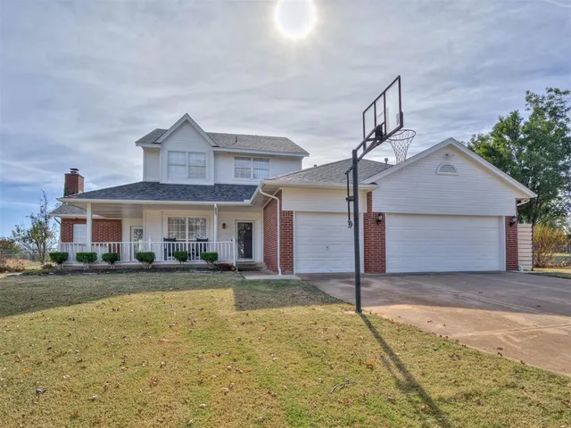 Photo 2 — 1720 Silver Oaks Drive, Edmond, OK 73025
