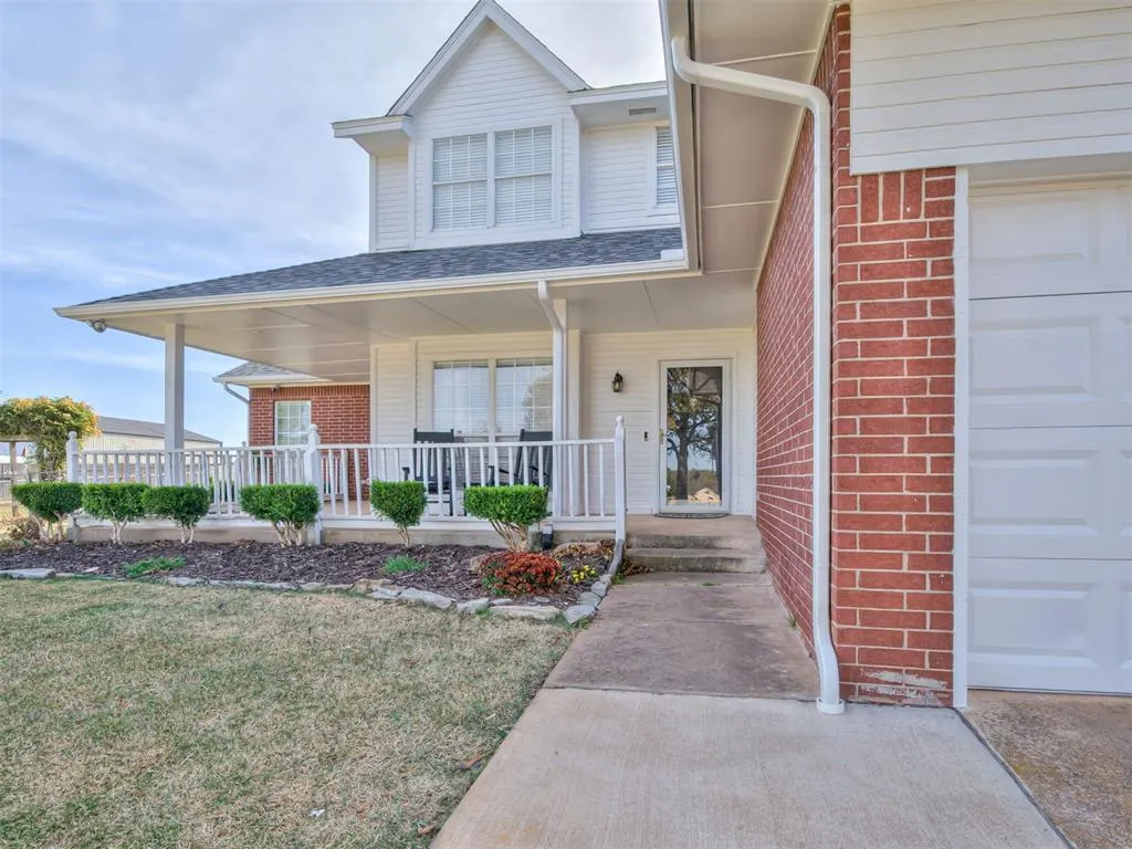 Photo 3 — 1720 Silver Oaks Drive, Edmond, OK 73025