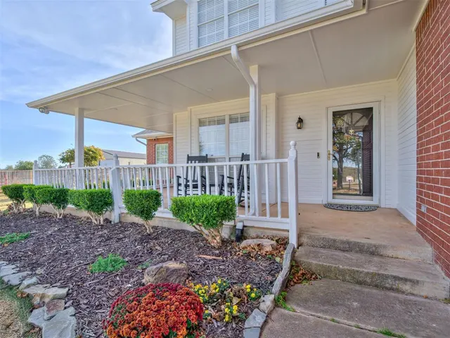 Photo 4 — 1720 Silver Oaks Drive, Edmond, OK 73025