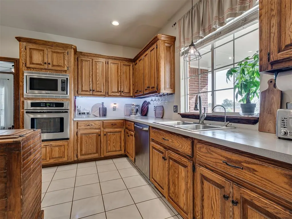 Photo 14 — 1720 Silver Oaks Drive, Edmond, OK 73025
