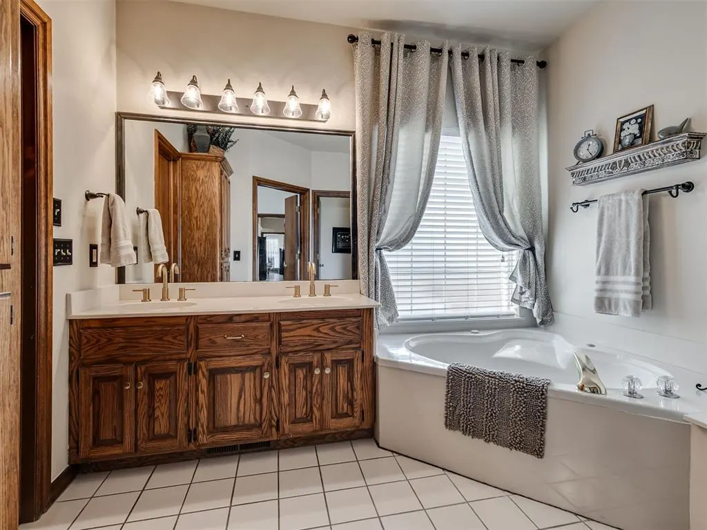 Photo 21 — 1720 Silver Oaks Drive, Edmond, OK 73025