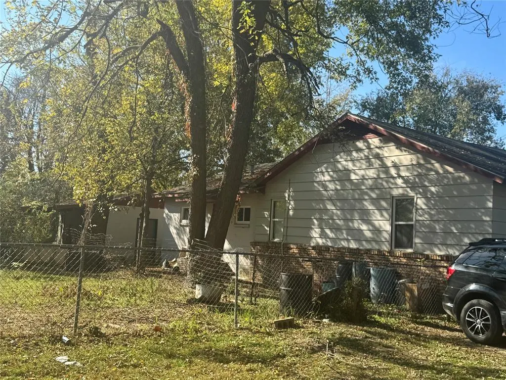 Photo 2 — 2411 Pine Street, Muskogee, OK 74401