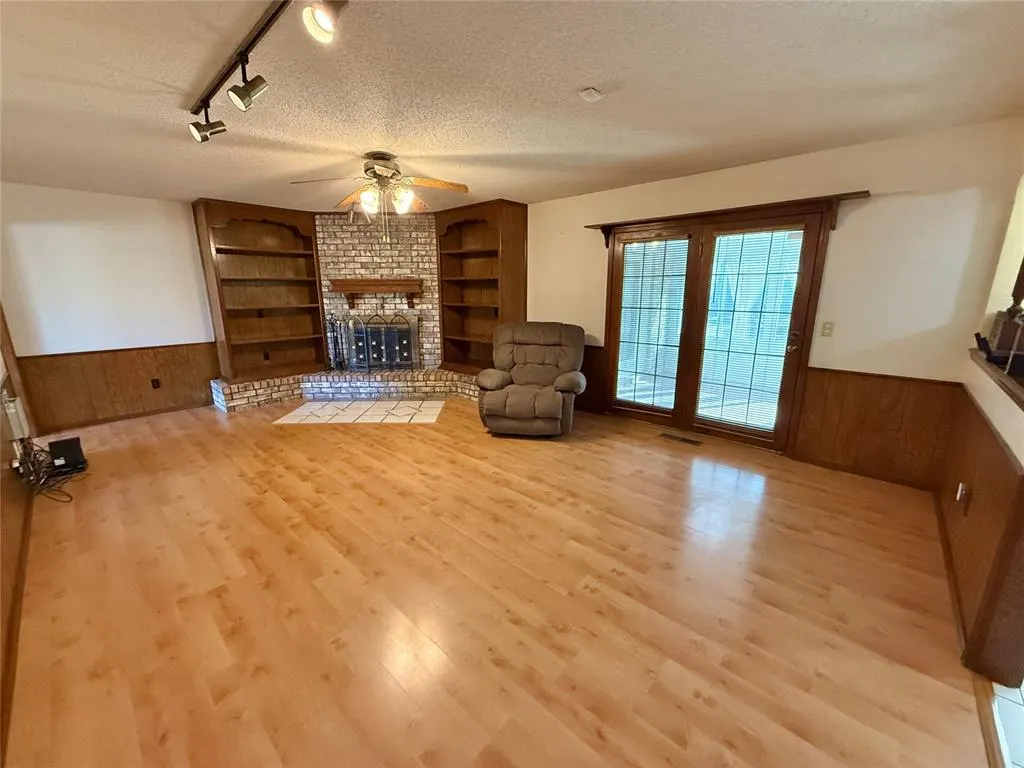 Photo 2 — 10216 Alicia Drive, Midwest City, OK 73130