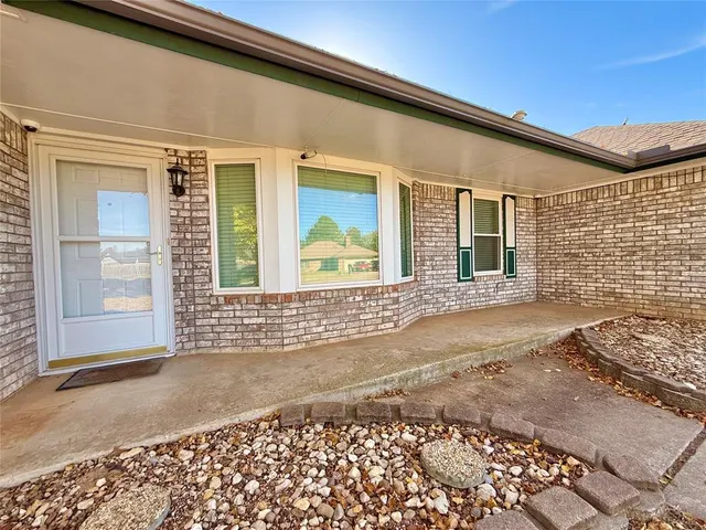 Photo 8 — 10216 Alicia Drive, Midwest City, OK 73130