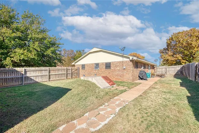 Photo 3 — 301 S 14th Street, Arapaho, OK 73620