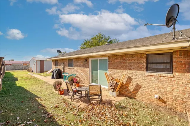 Photo 4 — 301 S 14th Street, Arapaho, OK 73620
