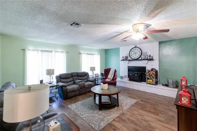 Photo 5 — 301 S 14th Street, Arapaho, OK 73620