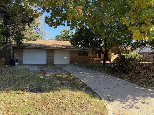 Front exterior — 4324 N Grove Avenue, Warr Acres, OK 73122