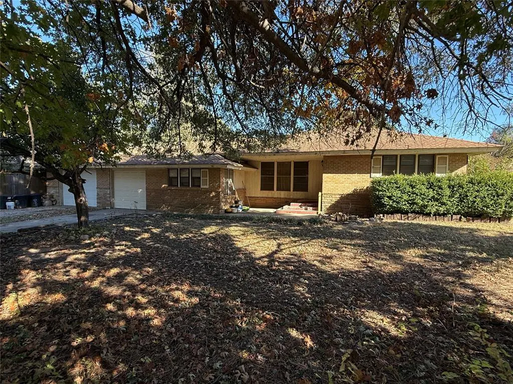 Photo 2 — 4324 N Grove Avenue, Warr Acres, OK 73122