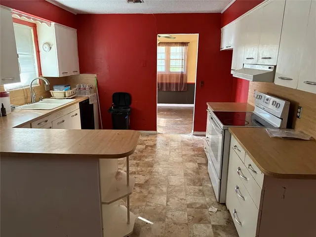 Photo 3 — 4324 N Grove Avenue, Warr Acres, OK 73122